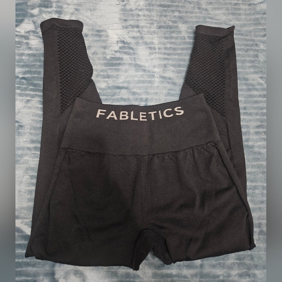 Fabletics high rise black leggings! - Picture 2 of 5